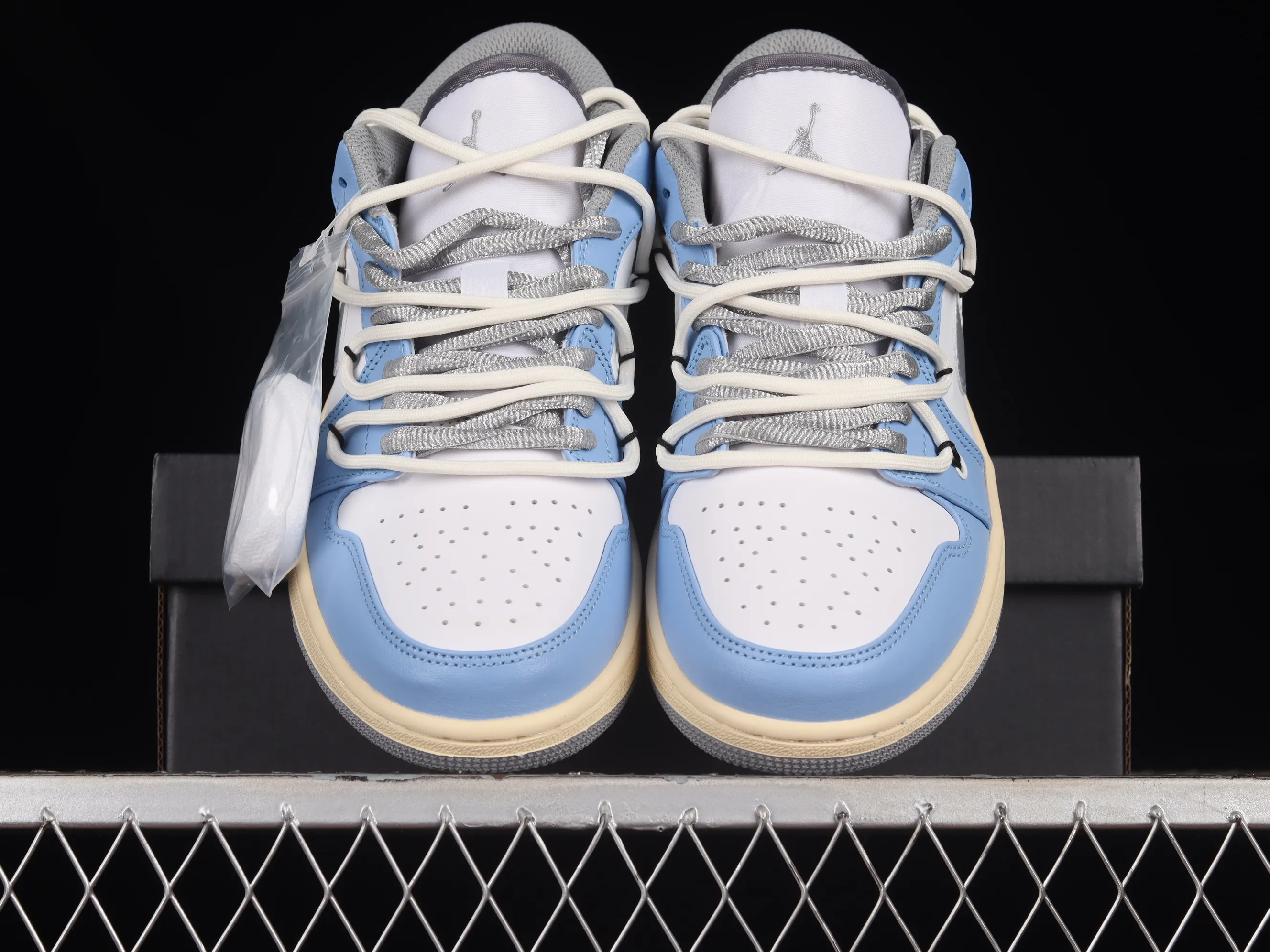 All categories Air Jordan Jordan series basketball shoes Air Jordan 1 Low Z version Air Jordan 1 Low AJ1 Joe 1 customized version strap deconstruction sports culture basketball shoes 553558-053